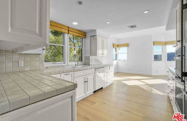 2020 Palisades Drive