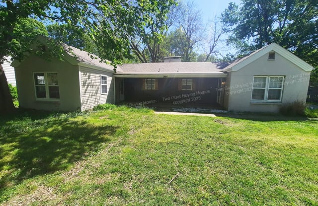 1946 South Dollison Avenue - A - 1946 South Dollison Avenue, Springfield, MO 65807