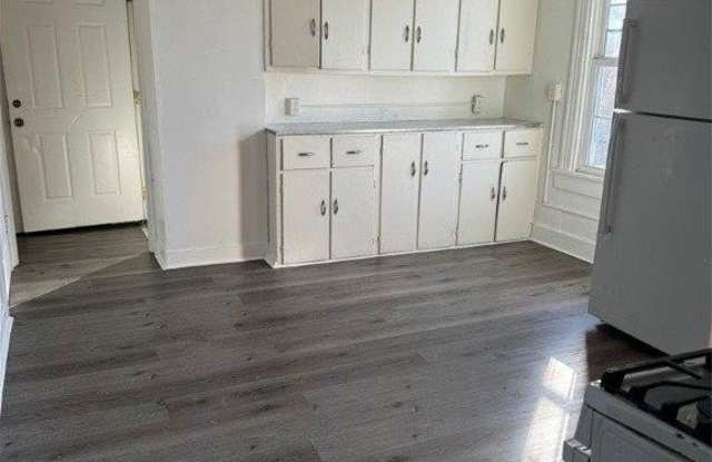 304 1st Street Upstairs