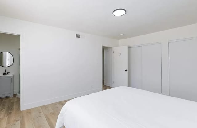4242 Tarkin Avenue - Room 8