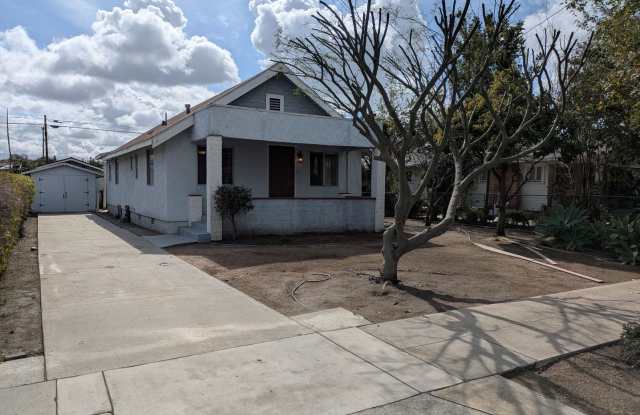 Charming 3-Bedroom Rental with Bonus Backhouse  Ample Parking!