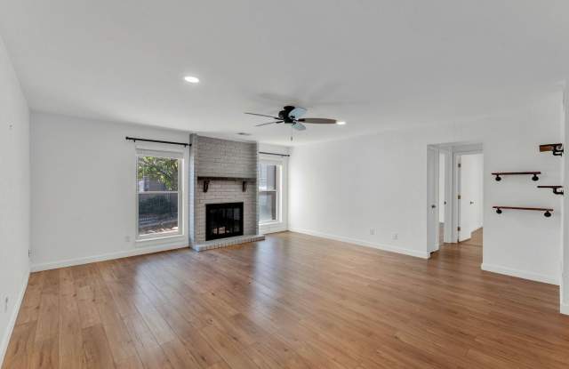 Spacious Poolside Condo!