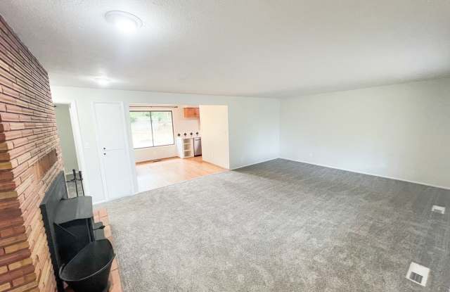 3 Bedroom, 2 bath house in Moyina Heights