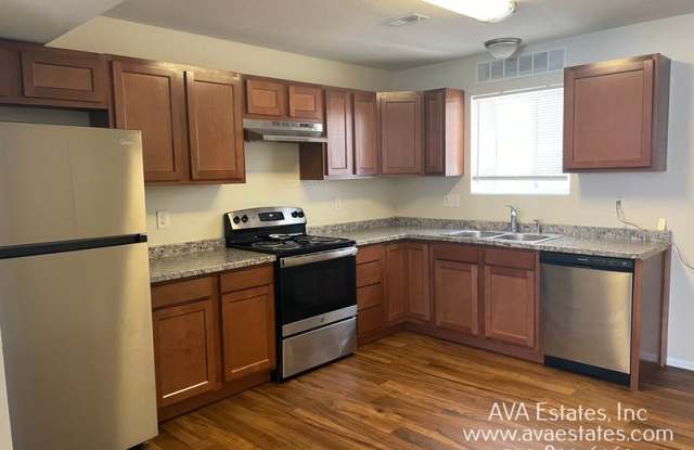 743 E Laporte Dr