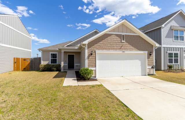 Gorgeous 3 bedroom, 2 bathroom Home with Community Pool in Manor!!!