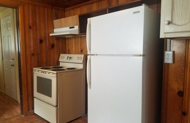 PRELEASING for AUGUST 2024! In-Unit Washer and Dryer - 2005 North Glenwood Avenue, Muncie, IN 47304