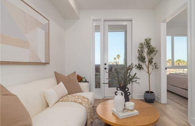 402 W Grand Ave Unit 127H