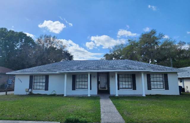 Newly Renovated Triplex Unit 2 Bedroom and 1.5 Bathroom in Winter Haven for Rent - 2305 West Cannon Terrace Northwest, Winter Haven, FL 33881