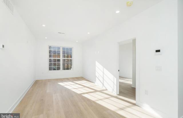 2002 FRANKFORD AVE unit: 2F