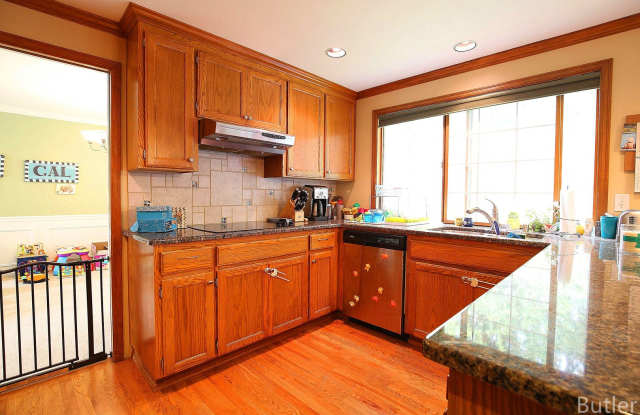 CLICK "REQUEST A TOUR" NOW!