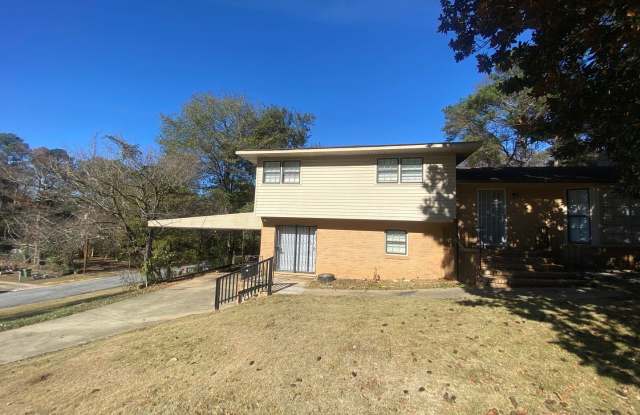 **AVAILABLE NOW**Near Ft. Benning. Columbus, GA Bedroom 4 / 1 Full Bathroom  2 Half Bathroom Home for Rent***