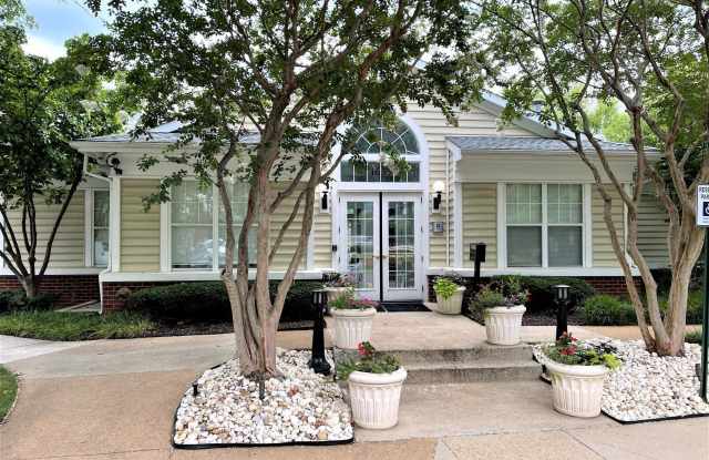 Photo of 1641 INTERNATIONAL Drive unit: 418