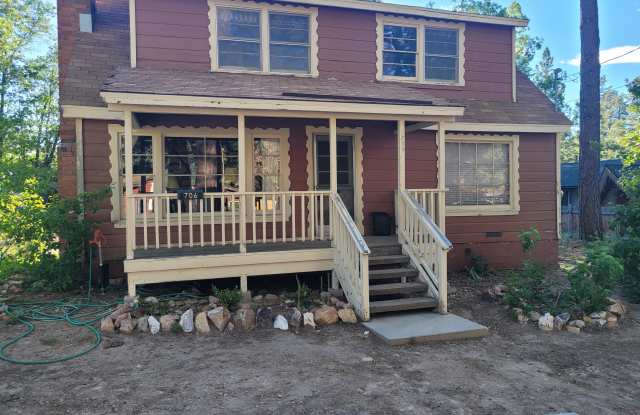 706 Lupin Ln
