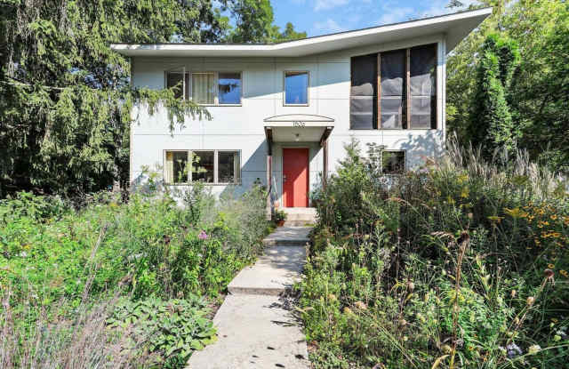Unique energy efficient 1 bedroom plus loft house