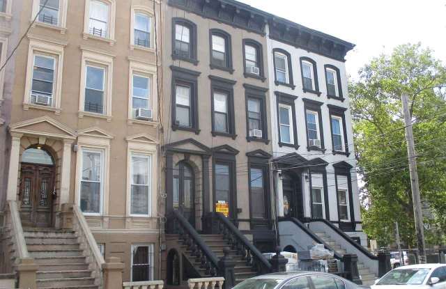 353 COMMUNIPAW AVE