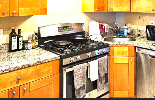 POPULAR OFF-CAMPUS CHOICE! Desirable Street near BU! Heat  HW Inc