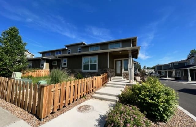 2755 SW Greens Blvd #13 - 2755 Southwest Greens Boulevard, Redmond, OR 97756