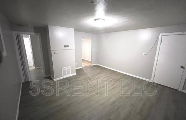 236 S Mary Ellen St Apt C