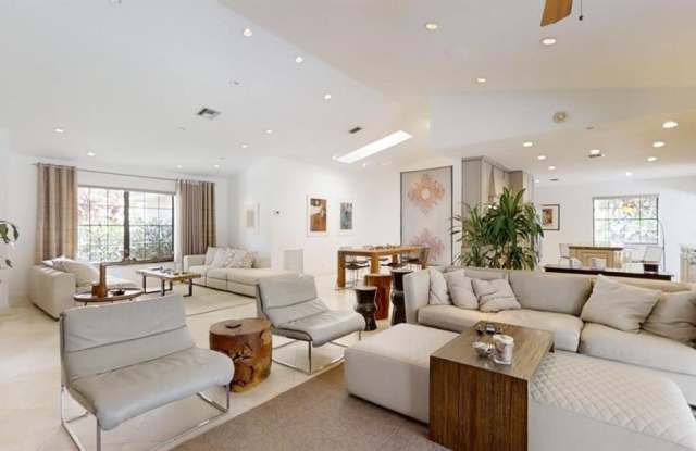 Photo of 2899 NW 26th Ave