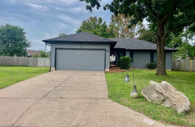 NIXA - 616 E. BARBARA CT. - PET NEGOTIABLE - CALL OFFICE FOR SHOWING INFORMATION
