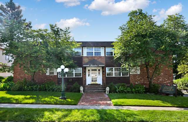 12 Brookside Avenue