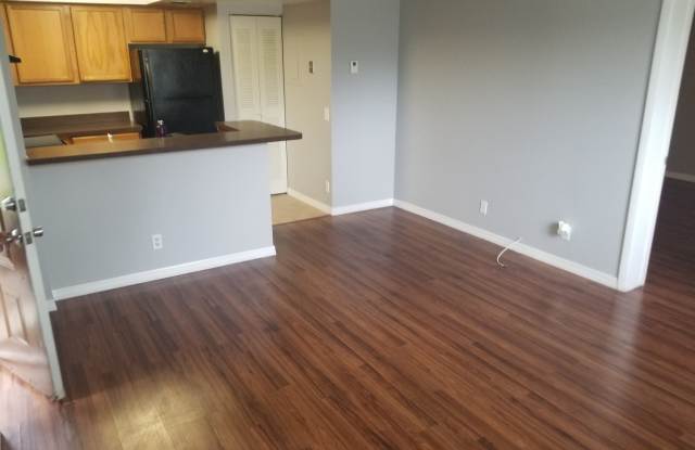 ONE BEDROOM ONE BATHROOM! WATERFRONT COMMUNITY!