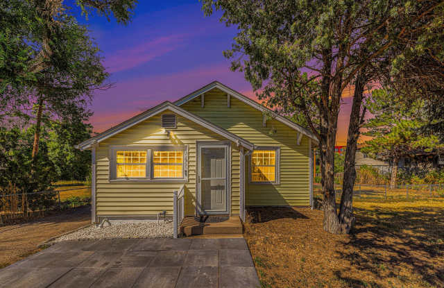 Charming 4Bed/2Bath with Huge Backyard