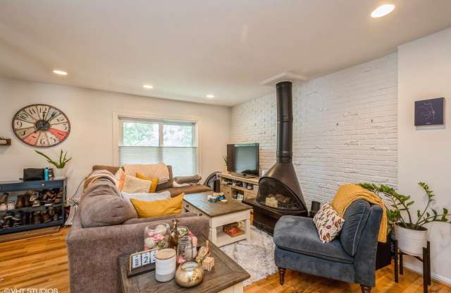 2103 N Larrabee Street