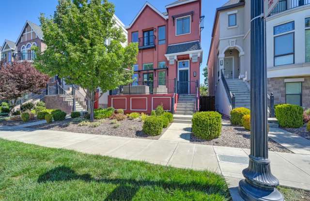 3 bedroom | 2.5 bathroom | Crocker Village Brownstone