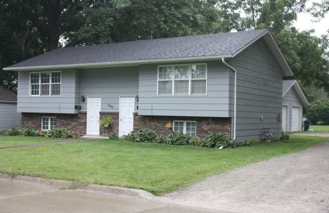 Zentals (1007 1/2 Monroe St; Pella)