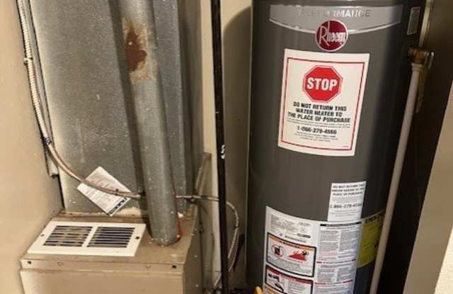 3025 1/2 Northgate Avenue