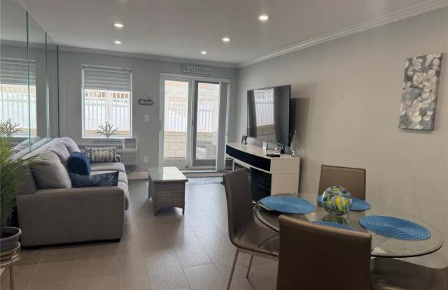 450 W Broadway unit: 1H