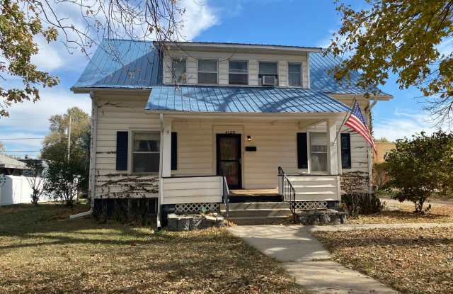 $1550 - Beautiful 5 Bedroom Home with Garage