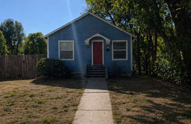 Students Welcome! Spacious 4 Bedroom Home Near CSU