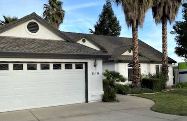 Spacious Home w/ Views!! - 1119 River Ridge Drive, Redding, CA 96003