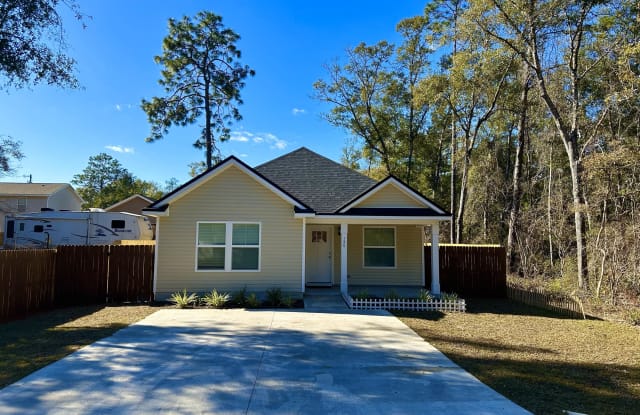 120 Lance Lane - 120 Lance Lane, Wakulla County, FL 32327