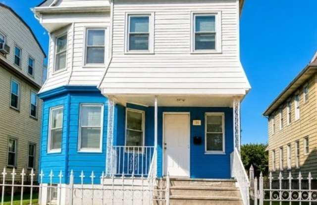 867 S 17th St