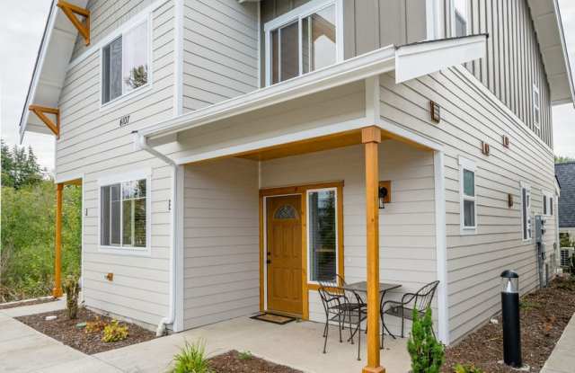 Photo of 2 Bedrooms, 1.5 Bath Single Family Townhouse - Stonecrest Ct