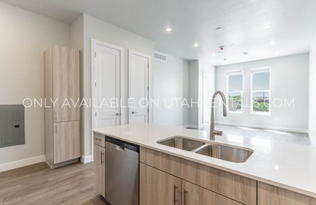 Photo of 7555 S Main St