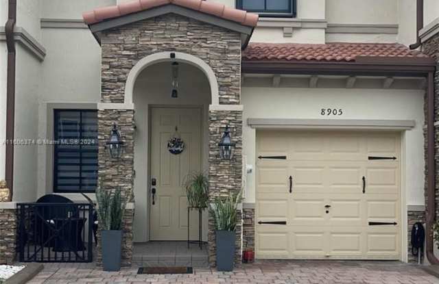 8905 NW 98th Ave