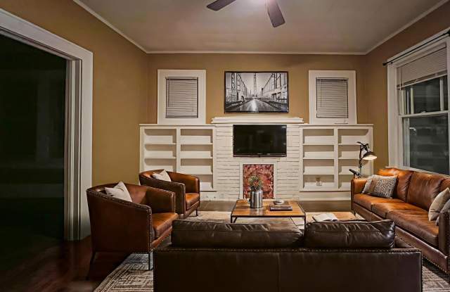 Photo of 2806 COLLEGE Street