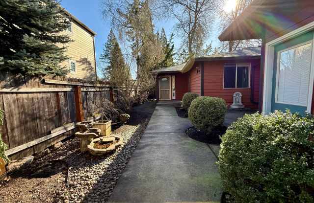 3 Bed 2 Bath SW Beaverton Duplex — Available Now!