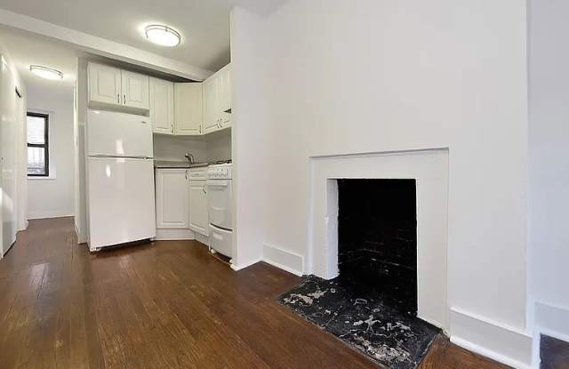 58 W 8th St Apt 4F