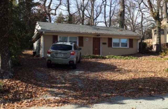 2 Bedroom close to UNCG