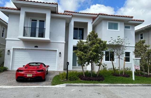 3537 Forest View Cir
