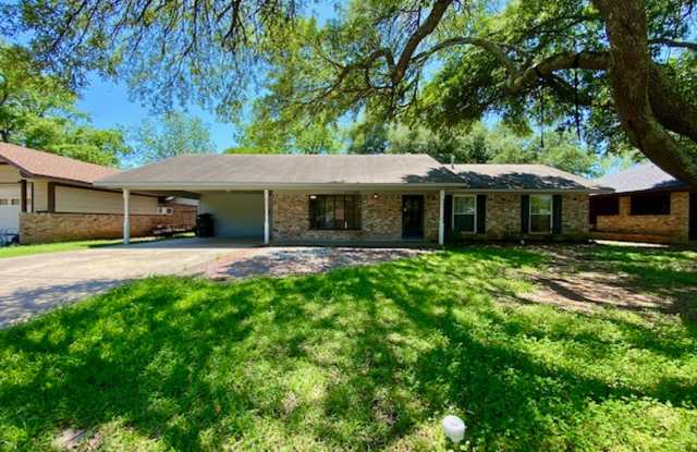 Large 4 Bedroom /2 Bath Home North Bossier (Old Green Acres Subdivision) - FOR RENT photos photos