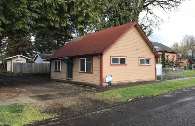 313 N Blaine St - 313 North Blaine Street, Newberg, OR 97132