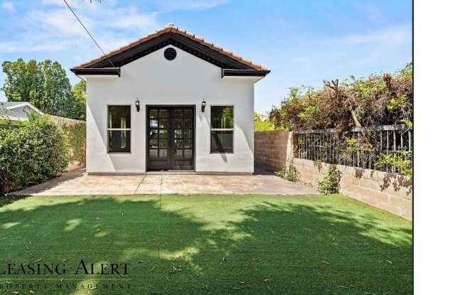 5012 Hayvenhurst Avenue