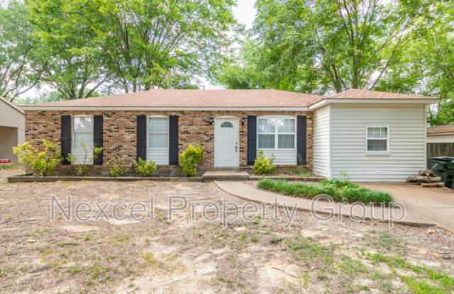2248 Colonial Hills Dr - 2248 Colonial Hills Drive, Southaven, MS 38671
