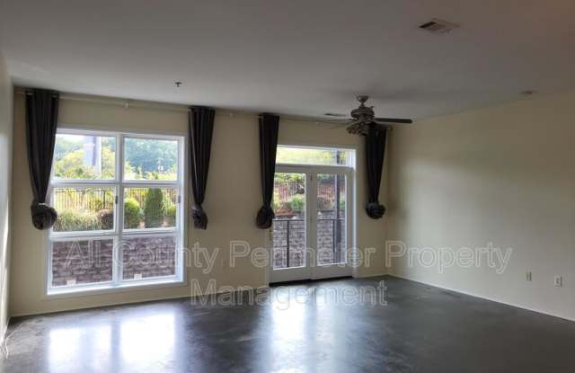 560 Dutch Valley RD NE